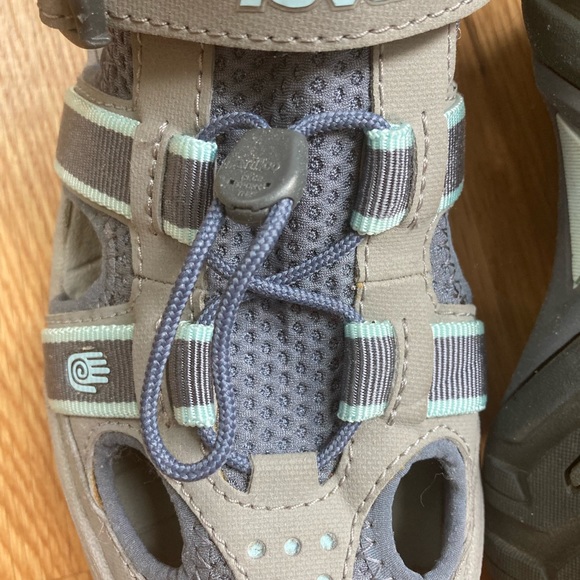 Women’s TEVA shoes size 8 - Picture 3 of 5